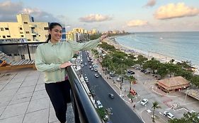 O Edificio E De Frente Ao Mar De Pajucara Neo 2 Qts 2Gar - Adm Nutelss